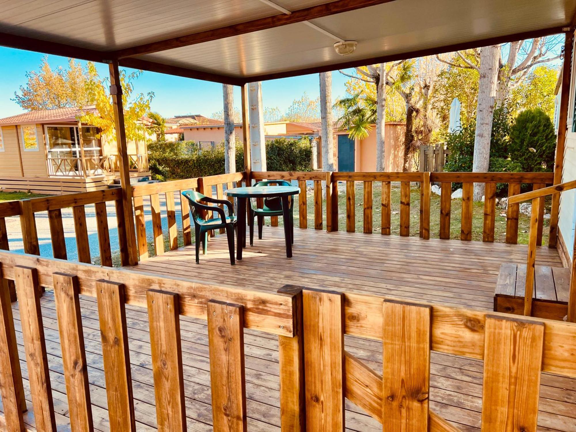 Camping Bungalow El Llac De Banyoles Porqueres Exteriör bild