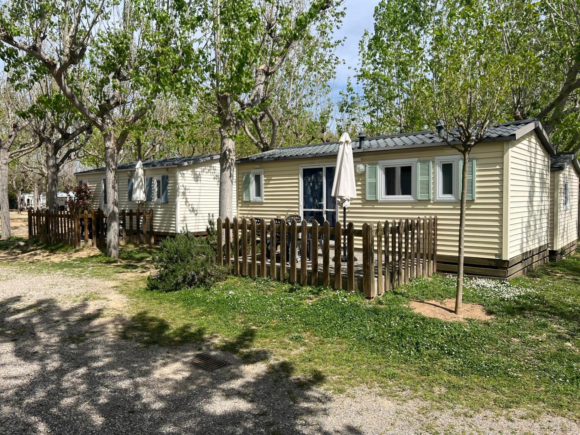 Camping Bungalow El Llac De Banyoles Porqueres Exteriör bild