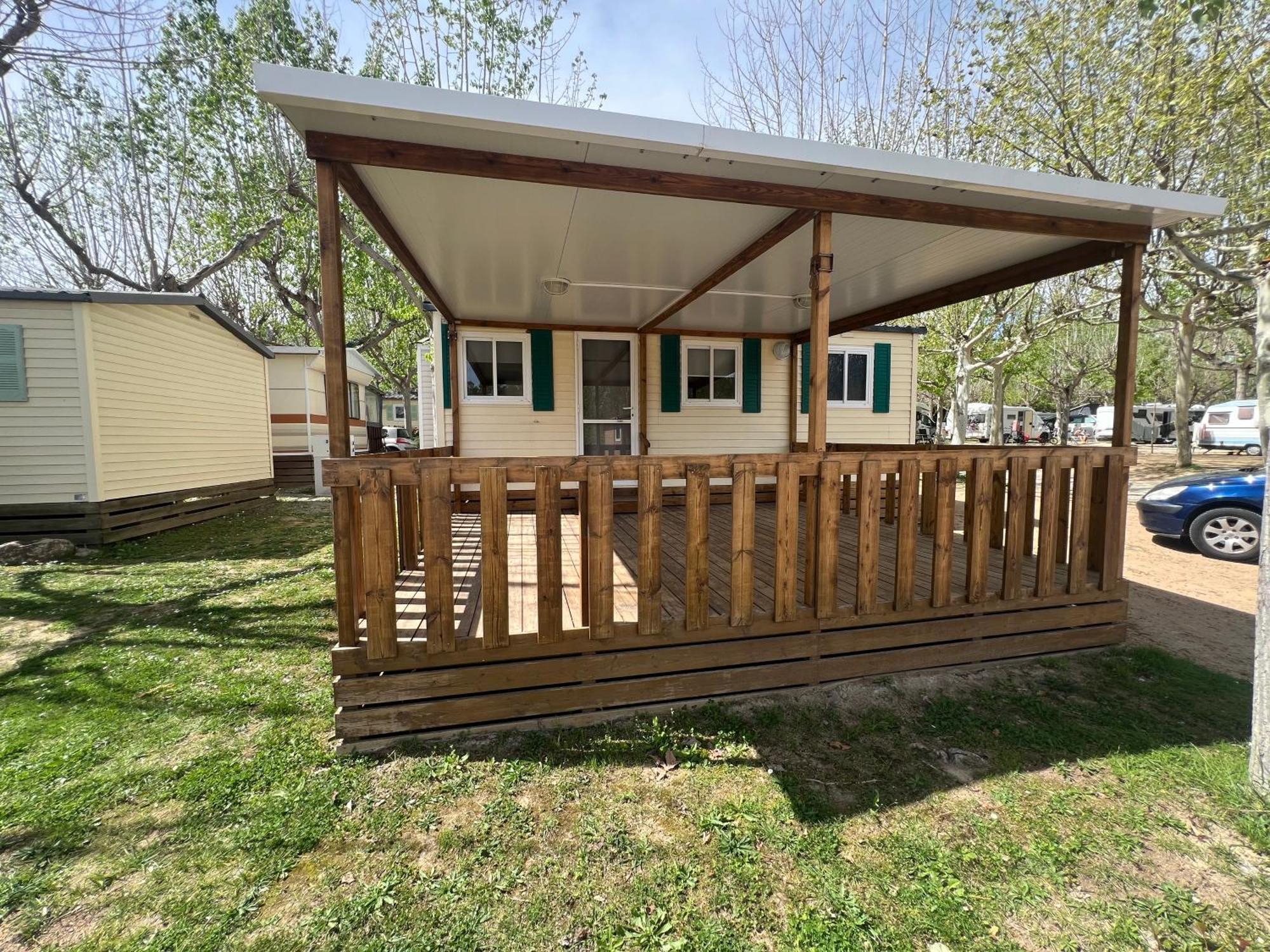Camping Bungalow El Llac De Banyoles Porqueres Rum bild