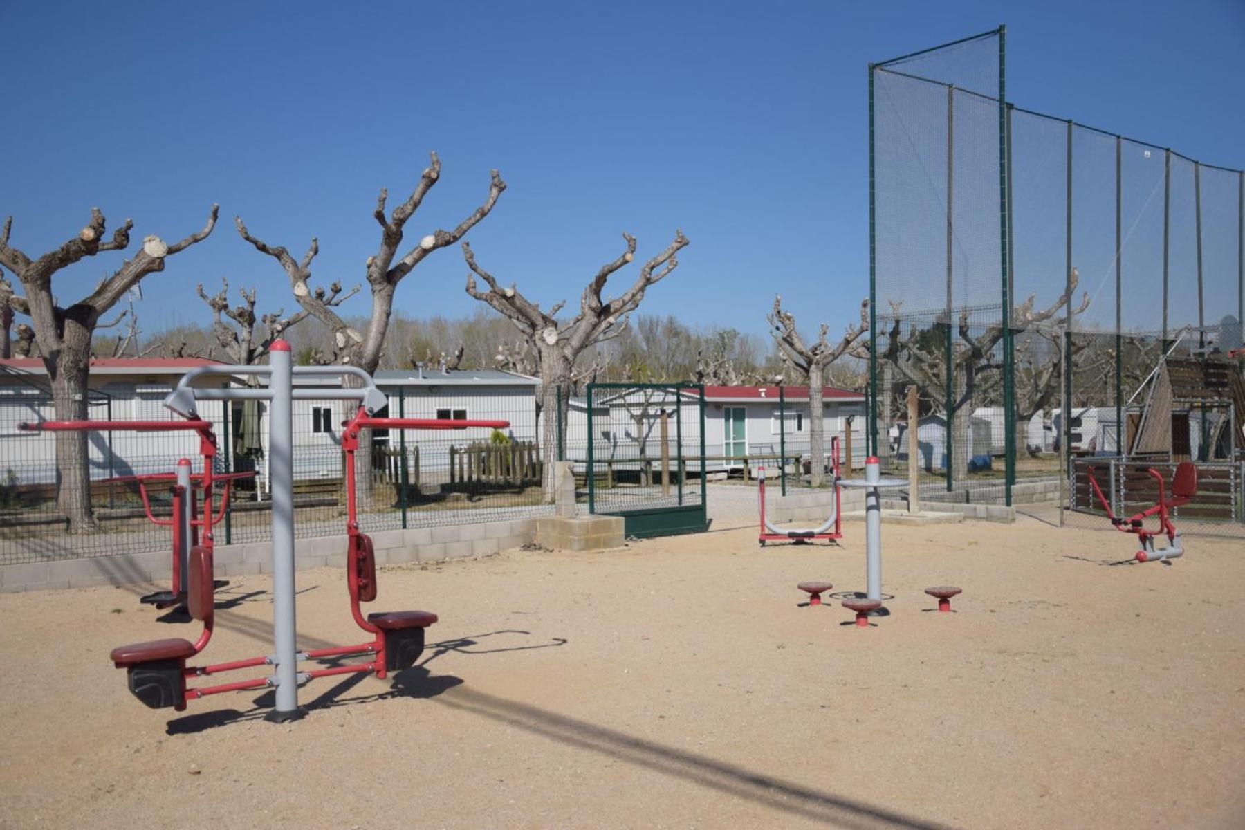 Camping Bungalow El Llac De Banyoles Porqueres Exteriör bild