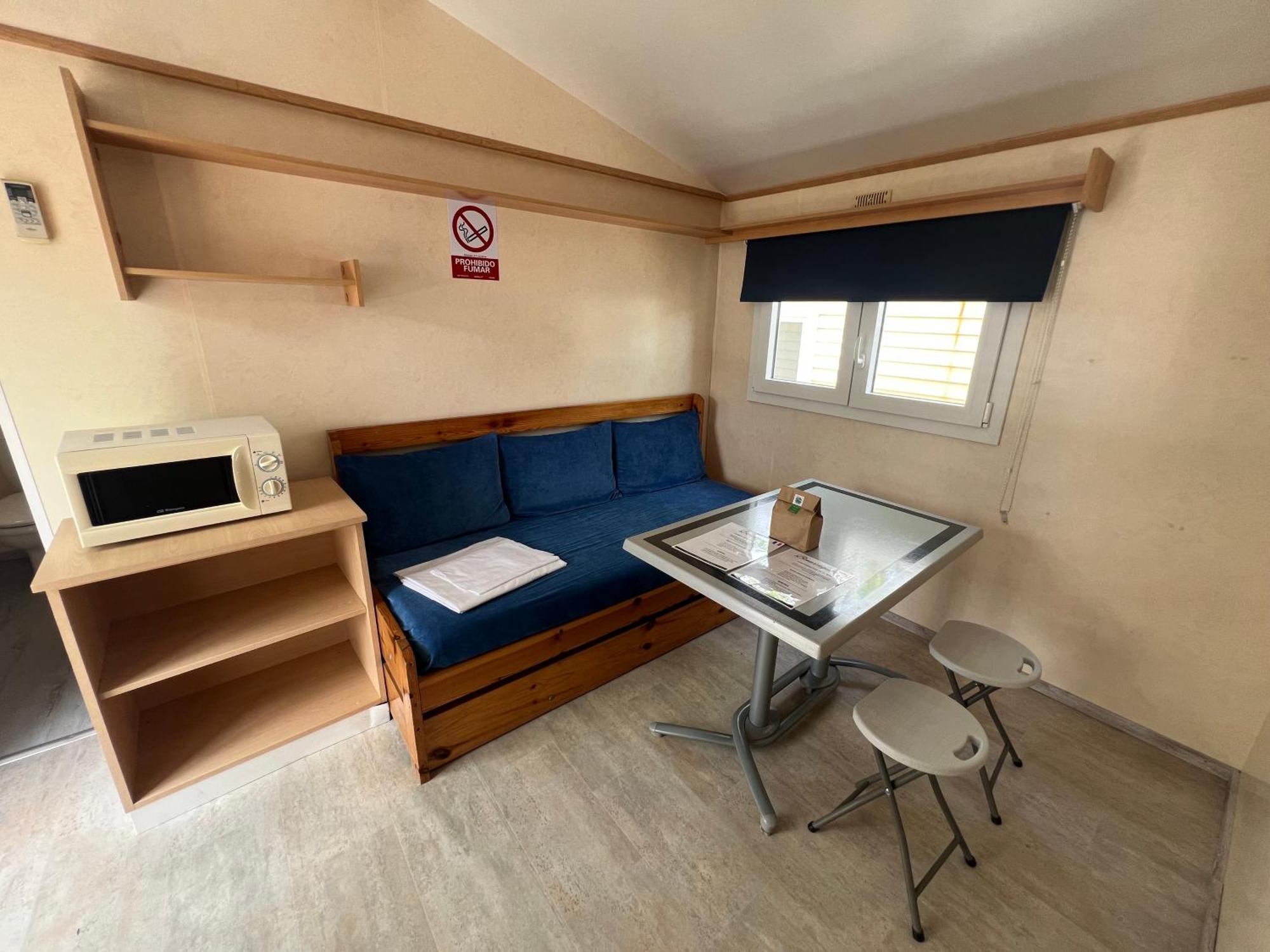 Camping Bungalow El Llac De Banyoles Porqueres Rum bild