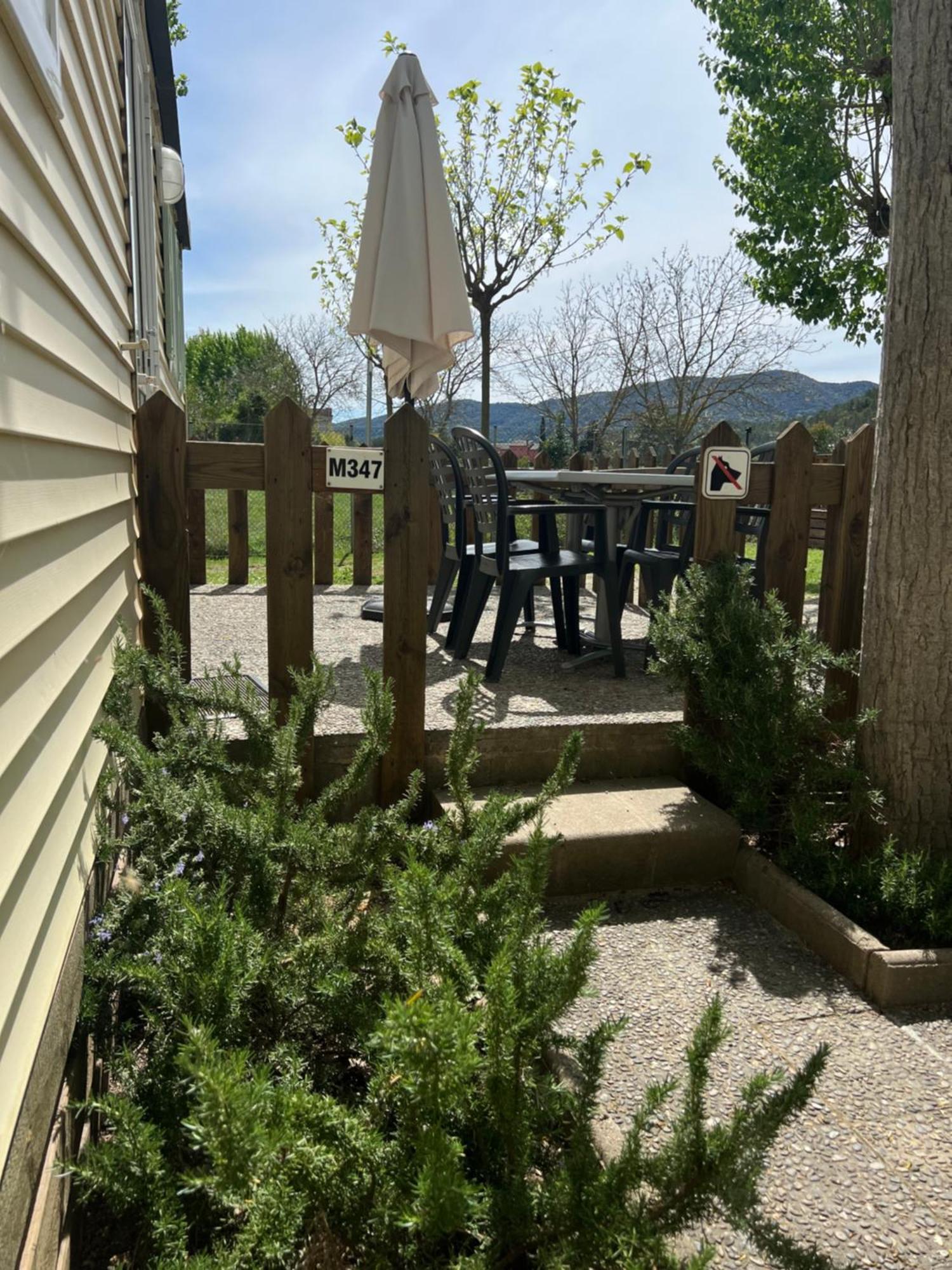 Camping Bungalow El Llac De Banyoles Porqueres Rum bild