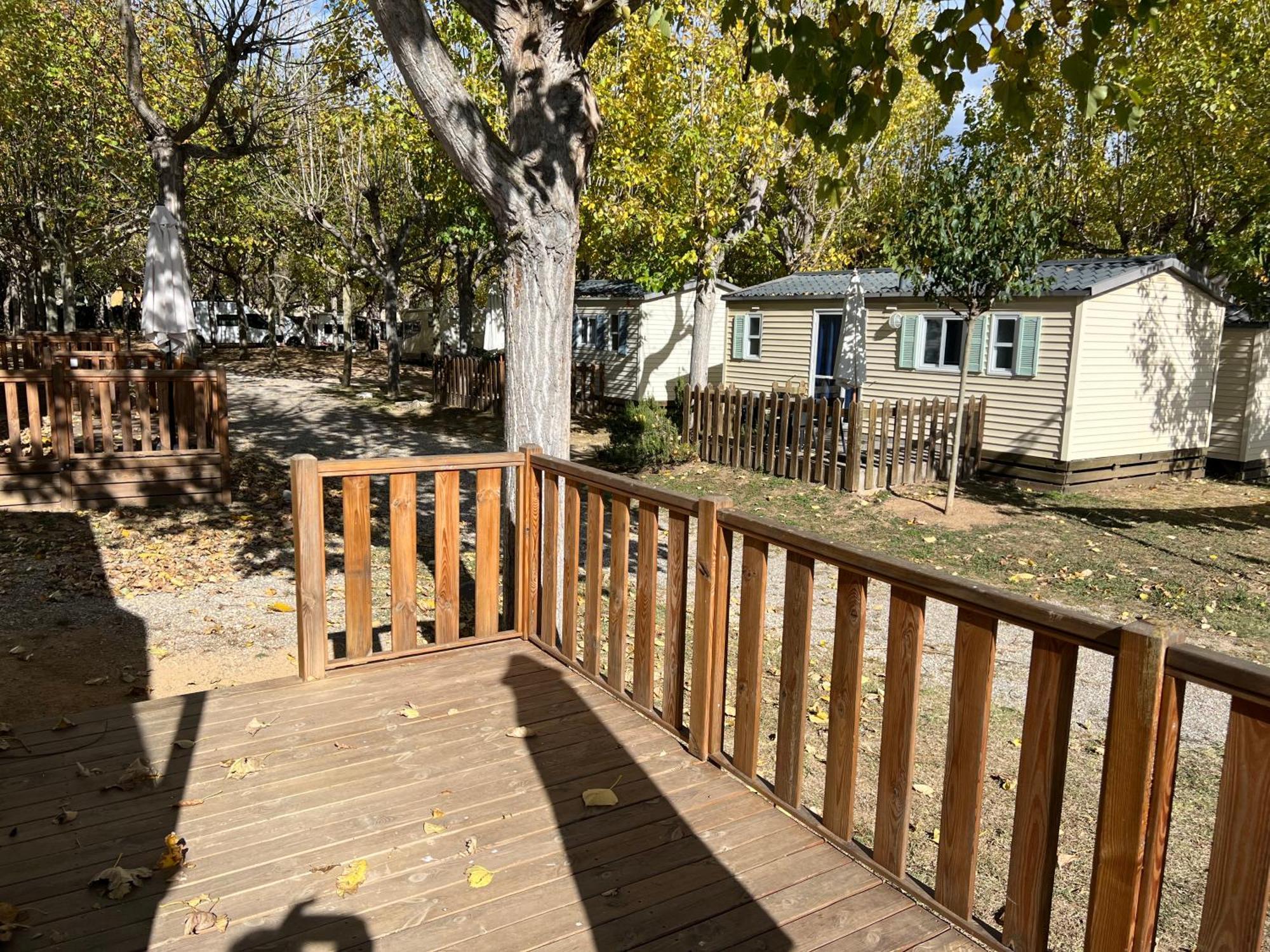 Camping Bungalow El Llac De Banyoles Porqueres Exteriör bild